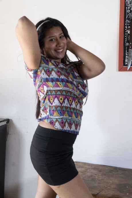 thick latina milf free pic