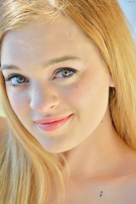 høj blondine erotisk Foto