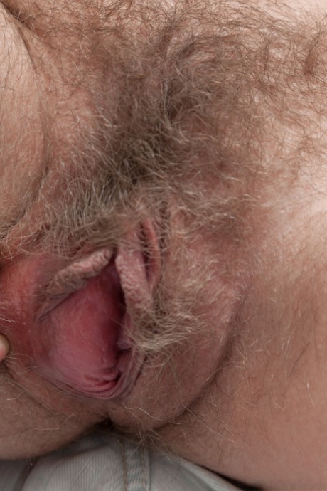 hairy pussy spread nude pics