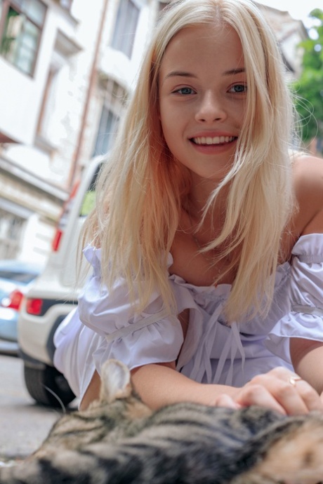 Bianca Bell sex model img