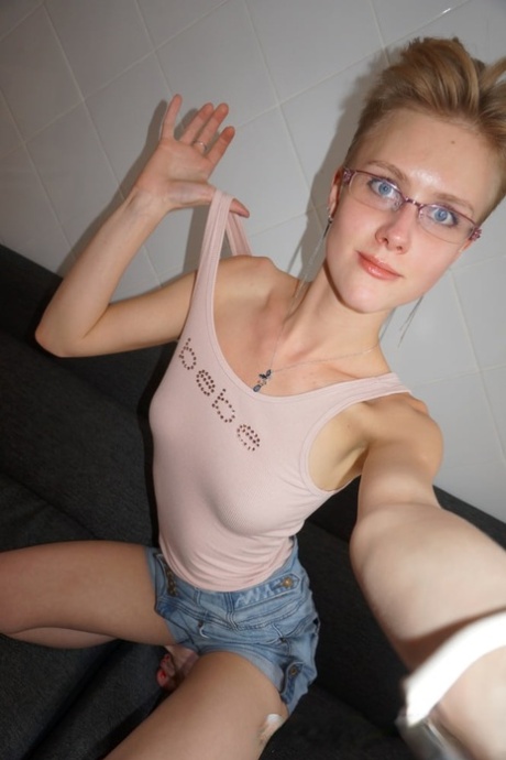 blonde briller hd-porno img