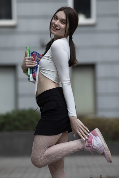 少女口中射精 美麗的裸體 圖片