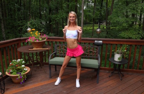 blonde babe pornographic gallery