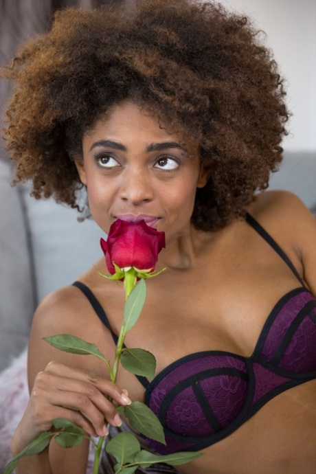 man kijkt naar vrouw hd heet afbeeldingen