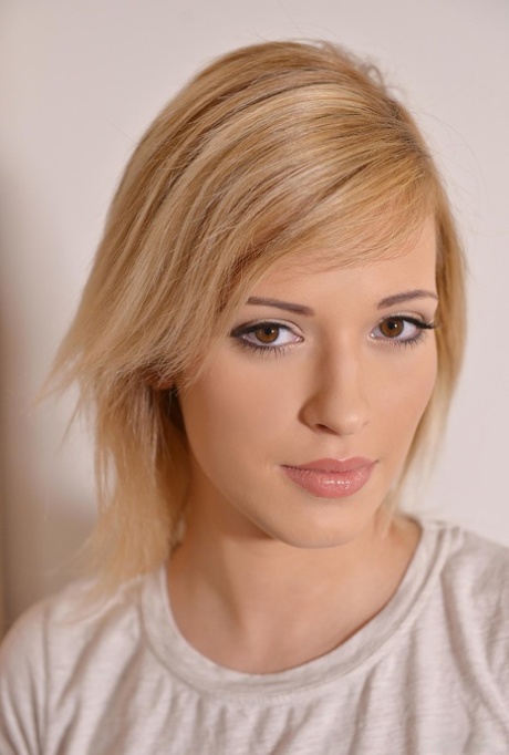 blonde amateur art naked pics