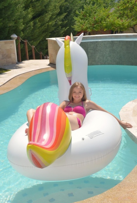 baise à la piscine xxx chaud des photos