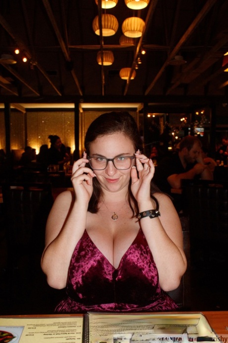 gros seins en public nu parfait image