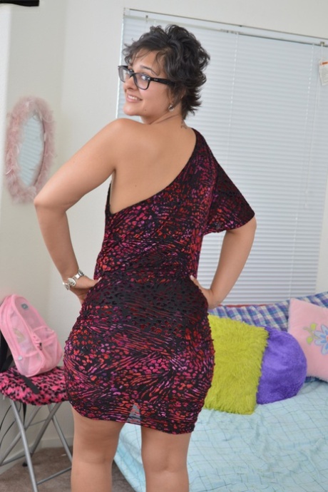 short hair glasses hot nude pics