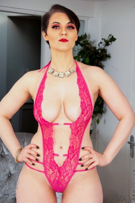 curvy mom art naked galleries