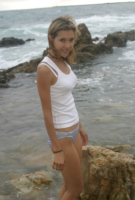 teen beach beautiful nude photos