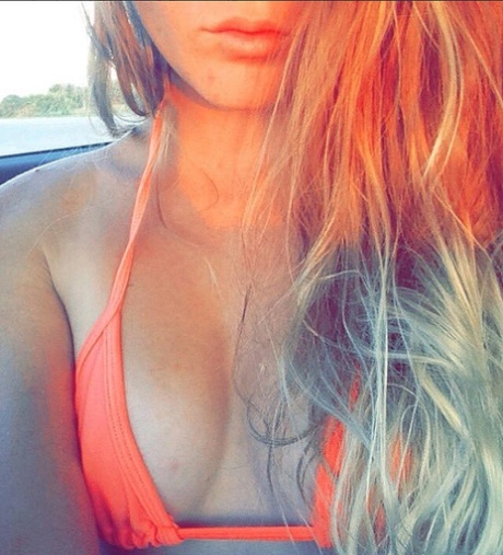 selfie de tetas erótica agradable imágenes