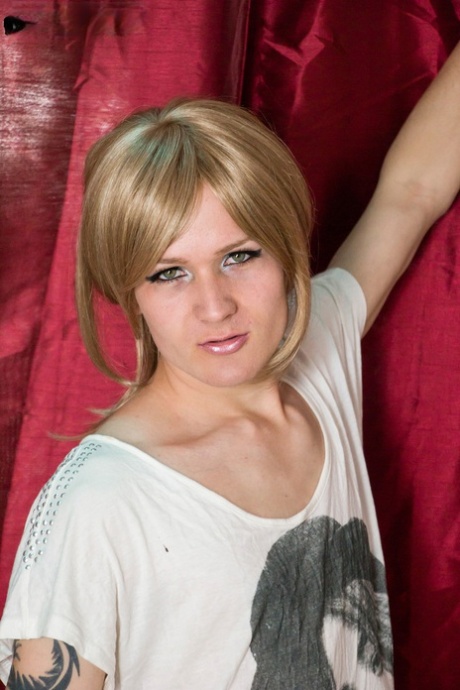 grandes tetas con curvas arriba gratis imagen