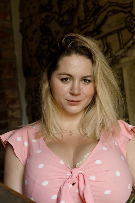 blonde solo art naked pics