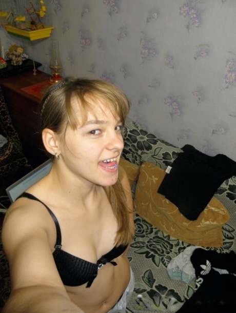 teen selfie pornographic picture