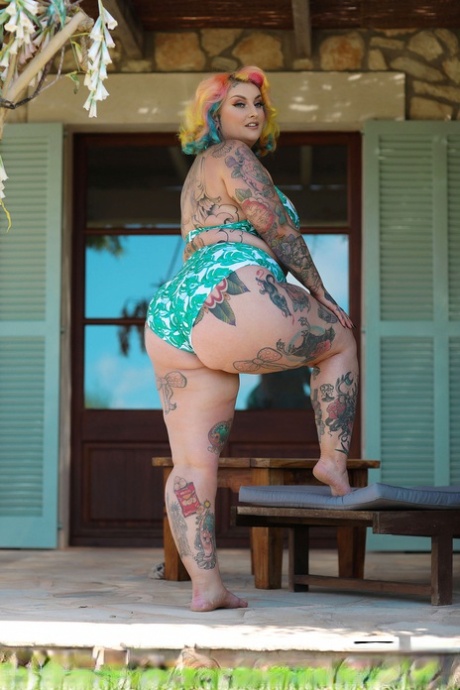 Galda Suicide beautiful model pictures