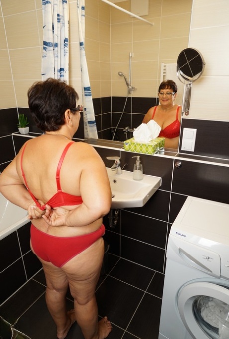 tetovaná milfka horní xxx obrázek