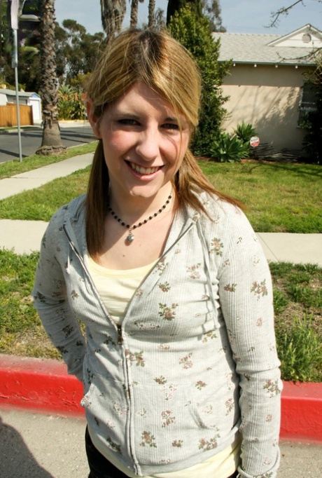 shemale outdoor free nude photo