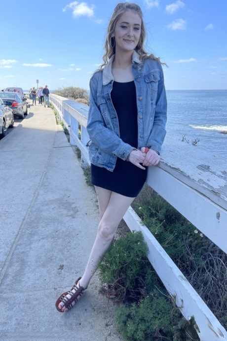 Meloni Moon hot star photo