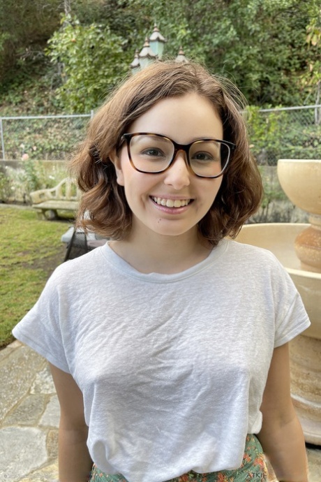 teen glasses pornos picture