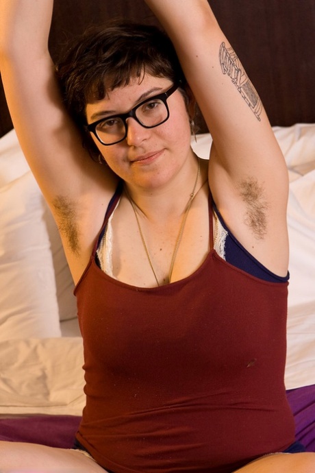 short hair glasses sexy naked pictures