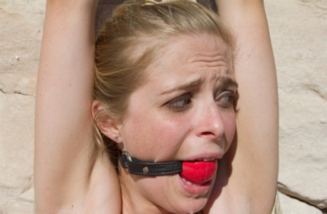 BDSM en extérieur xxx adulte photos