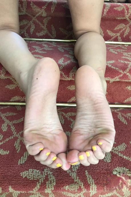 pieds maigres dadolescent haut image