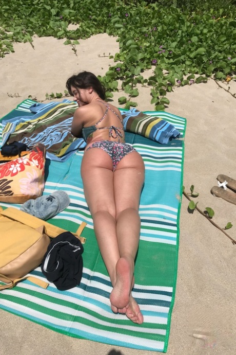 brunett fötter vacker perfekt foto