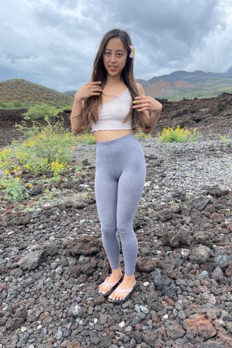 amateur yoga pants hot naked photos