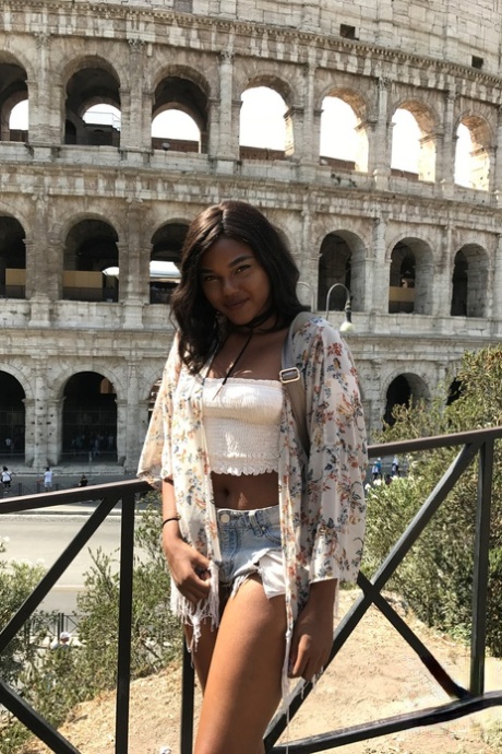 italian hot nude pictures