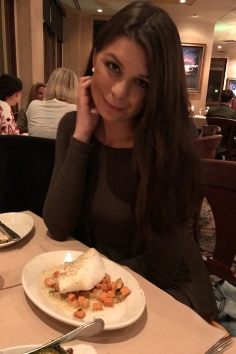 Olivia Lua model galleries