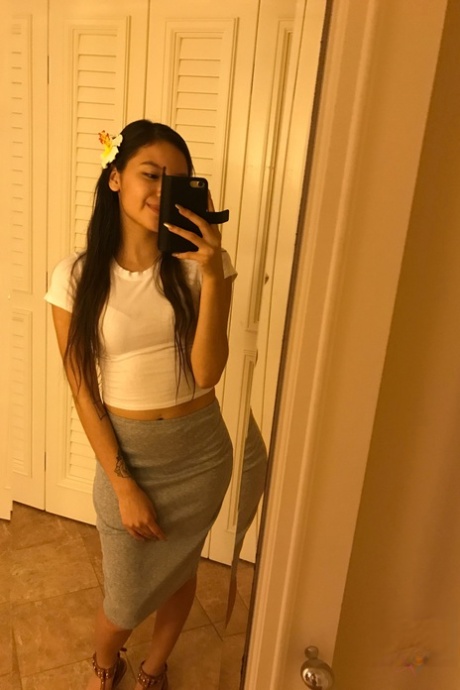 asiatisk flickvän konst sex bild