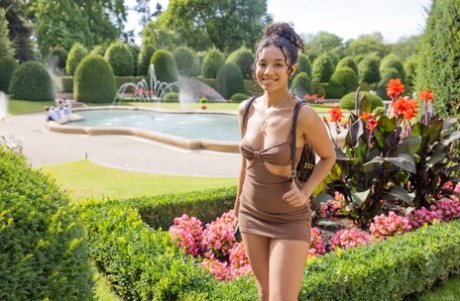ebony outdoor free naked pic