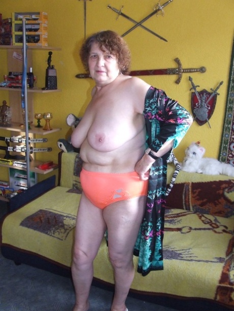 knubbig mormor konst pornografi foto