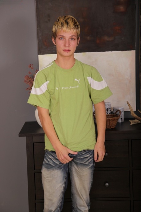 cute gay beautiful naked pic