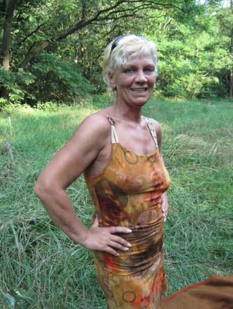 meget behåret bedstemor hd nøgenbilleder Foto