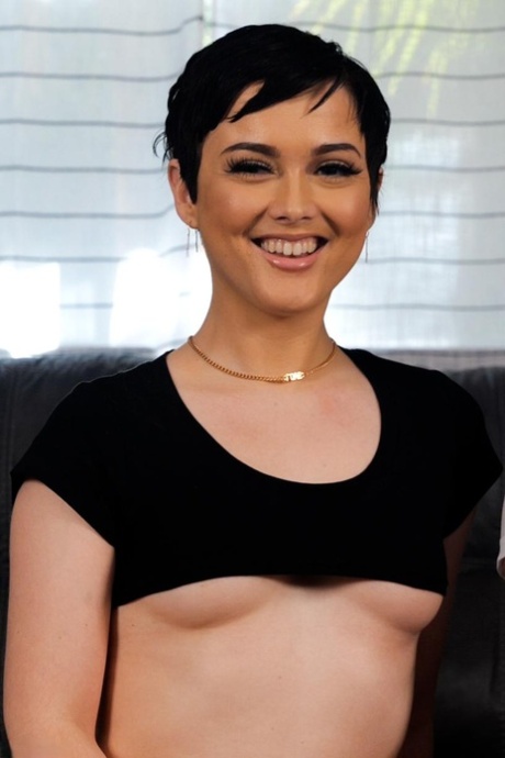 Nicole Aria pornstar adult img