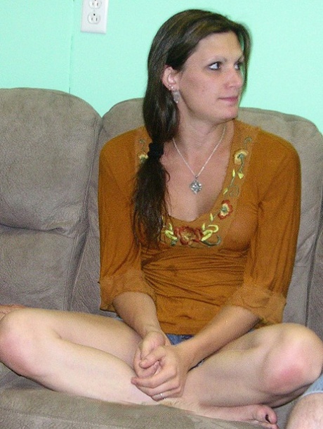amateur housewife free naked galleries