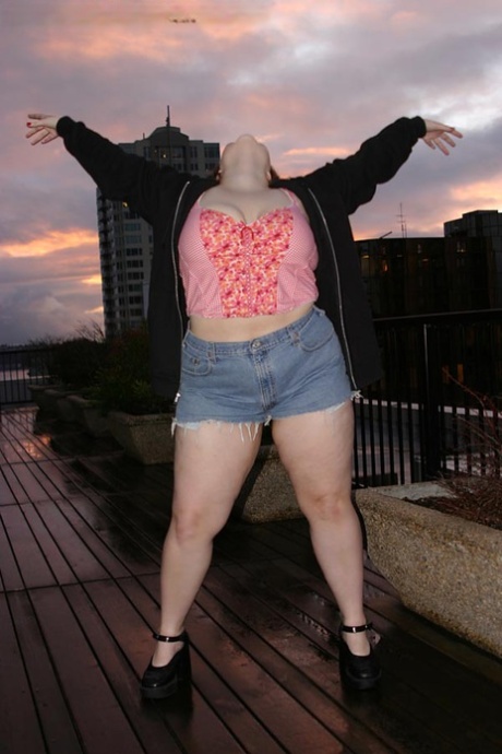 chubby slut erotic photo