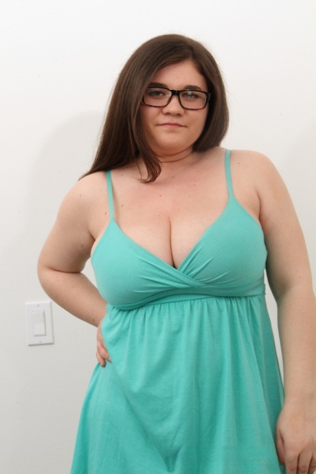 chubby brunette art porn photo