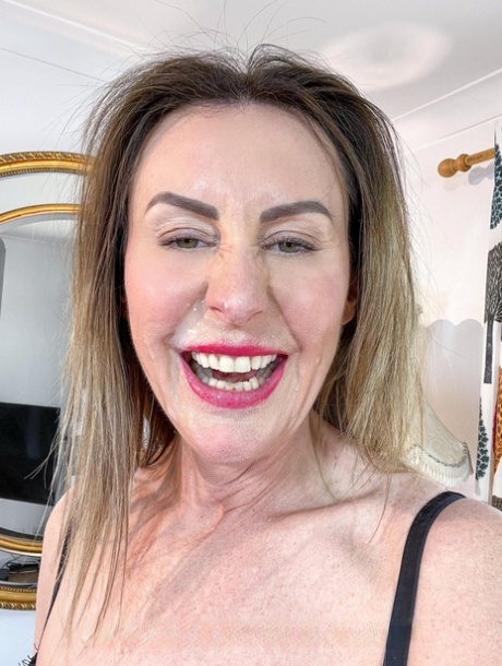 mature nylon beautiful galleries