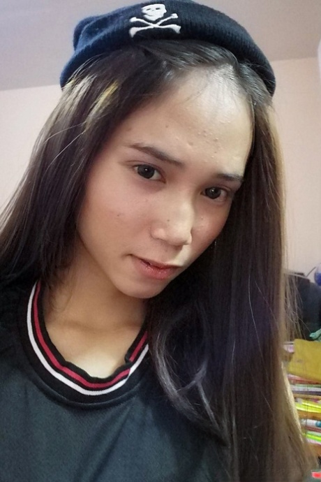 teen ladyboy sexy nude pic