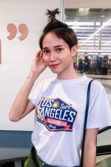 teenager ladyboy hd eksklusivt billeder