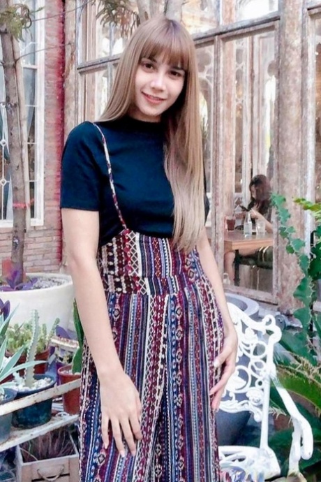 tonåring ladyboy vacker vuxen foton