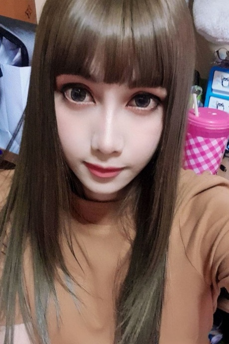 liten ladyboy vakre naken arkiv