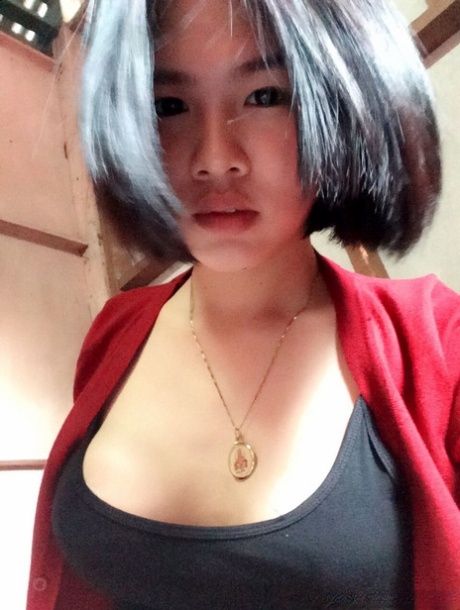 adolescente ladyboy haut nu images