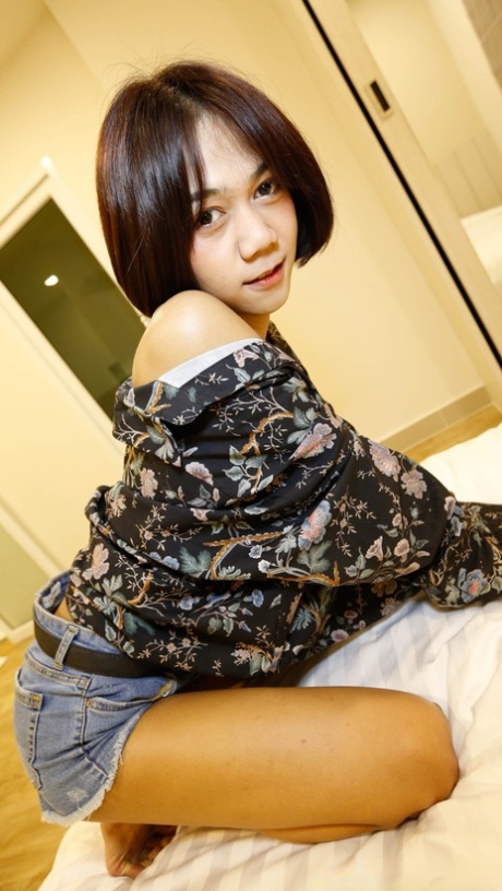 adolescente ladyboy art érotique image