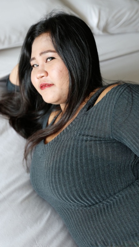 thick asian thighs free porn pics
