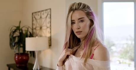 Anna Claire Clouds star nudes gallery