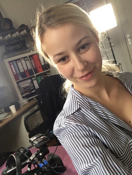 amateur selfie free nude images
