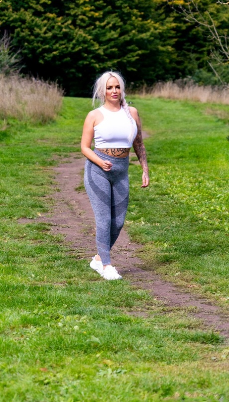 milf outdoor best pic